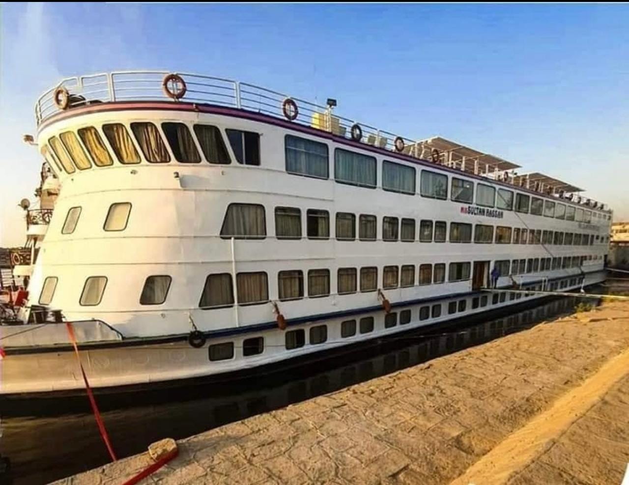 الفندق العائم نايل كروز السلطان حسن – الأقصر وأسوان | تجربة نيلية خلابة